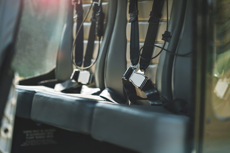 Helicóptero de lujo Bell 505 con asientos desmontables