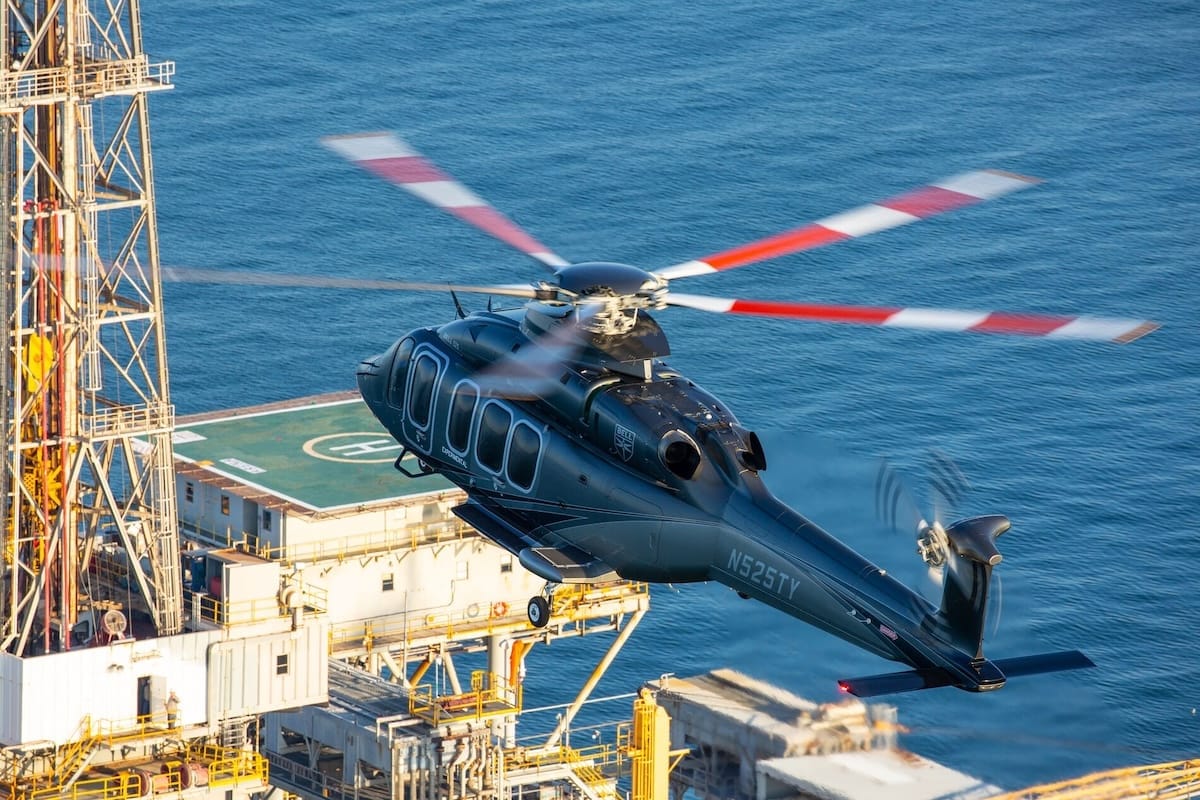 Bell 525 aterrizando en una plataforma petrolífera