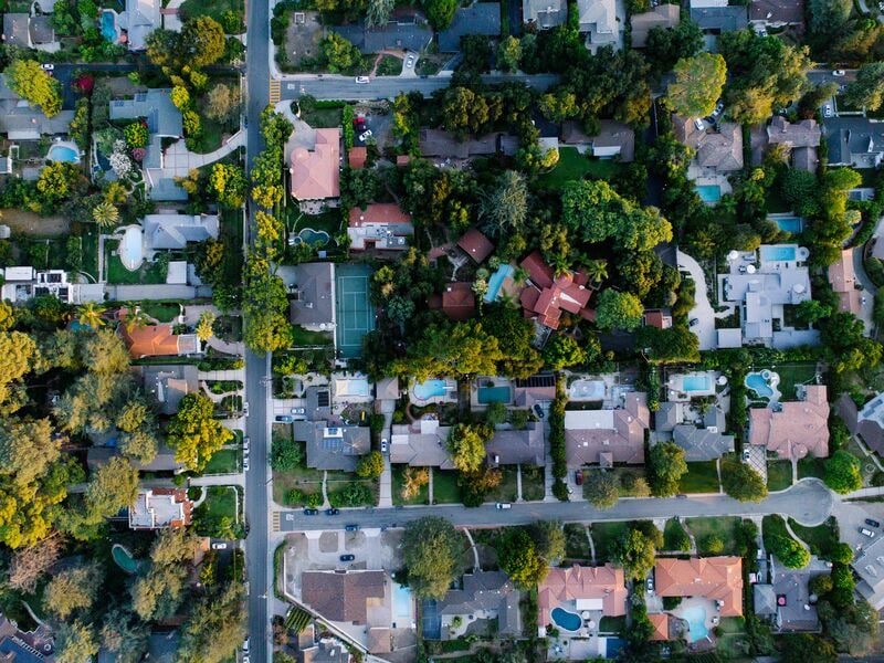 Imagen vertical de vecindario visto desde arriba